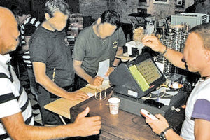 ΕΚΛΕΙΣΑΝ ΚΙ ΑΛΛΟ ΜΑΓΑΖΙ