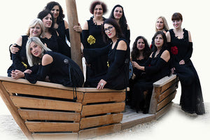 το φωνητικό σύνολο «Θύραθεν»