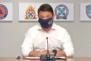 Μάσκες παντού σε μία έκτακτη ενημέρωση από τον υπουργό Πολιτικής Προστασίας και Διαχείρισης Κρίσεων, κ. Νίκο Χαρδαλιά