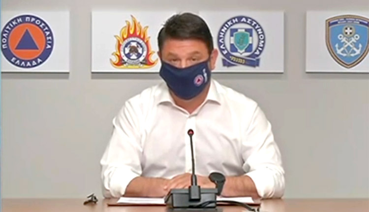 Μάσκες παντού σε μία έκτακτη ενημέρωση από τον υπουργό Πολιτικής Προστασίας και Διαχείρισης Κρίσεων, κ. Νίκο Χαρδαλιά