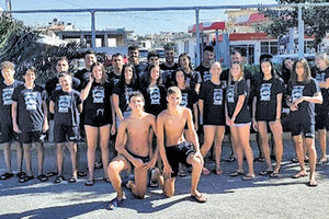 25 κολυμβητές-τριες του Ωρίωνα που συμμετείχαν στο Πανελλήνιο πρωτάθλημα αναπτυξιακών κατηγοριών,