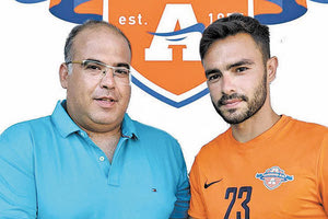 Ο Ζέλιος με τον Πρόεδρο του Αλμυρού Μανώλη Βίστη