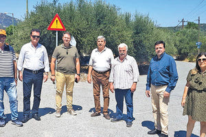 Στα σημεία των  παρεμβάσεων που εκτελούνται στο οδικό δίκτυο του Δήμου Χερσονήσου από την Περιφερειακή Ενότητα Ηρακλείου βρέθηκαν ο αντιπεριφερειάρχης Ηρακλείου Νίκος Συριγωνάκης και ο δήμαρχος Χερσονήσου Γιάννης Σέγκος