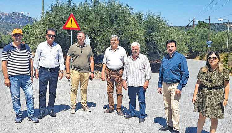 Στα σημεία των  παρεμβάσεων που εκτελούνται στο οδικό δίκτυο του Δήμου Χερσονήσου από την Περιφερειακή Ενότητα Ηρακλείου βρέθηκαν ο αντιπεριφερειάρχης Ηρακλείου Νίκος Συριγωνάκης και ο δήμαρχος Χερσονήσου Γιάννης Σέγκος