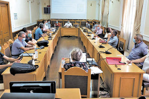 Το ερευνητικό έργο που παράγει το Ινστιτούτο  Ελιάς Υποτροπικών Φυτών και Αμπέλου βρέθηκε στο επίκεντρο σύσκεψης που συγκάλεσε σήμερα στη Περιφέρεια ο αντιπεριφερειάρχης πρωτογενούς τομέα Μανόλης Χνάρης.