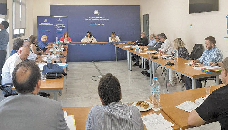 Με τους περιφερειακούς διευθυντές εκπαίδευσης Κρήτης συναντήθηκε η πολιτική ηγεσία του Υπουργείου Παιδείας