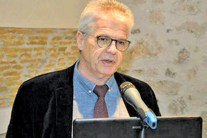 καθηγητής Παθολογίας και μέλος της Επιτροπής Λοιμωξιολόγων, Χαράλαμπος Γώγος