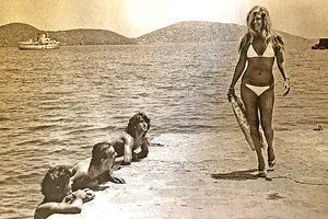 Η φωτογραφία της ημέρας: Η διάσημη Γαλλίδα Δαλιδά, αρχές του ‘80 στην Κρήτη