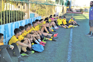 Ο κ. Φραγκάκης μιλά στους παίκτες του Μαρτινέγκο