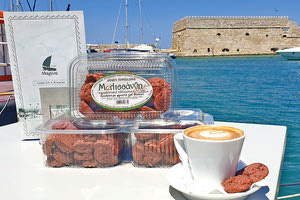 .  Ο καφές πλέον στα καταστήματα της ΔΕΠΑΝΑΛ πρόκειται να συνοδεύεται από κρητικά γλυκίσματα τοπικών συνεταιρισμών. 