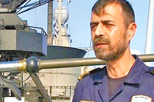 Με τον κυβερνήτη της φρεγάτας “Λήμνος”, αντιπλοίαρχο Ιωάννη Σαλιάρη