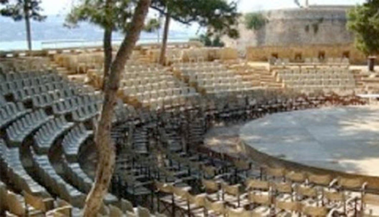 θεατρο στο κάστρο της Φορτέτζας στο Ρέθυμνο