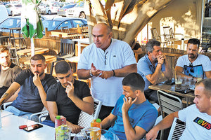 ο κ. Παπαδάκης με τους παίκτες της Δαμάστας