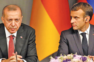 Ο πρόεδρος της Γαλλίας Εμανουέλ Μακρόν και ο Τούρκος ομόλογός του Ρετζέπ Ταγίπ Ερντογάν