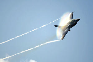 Στην αεροπορική βάση της Σούδας θα μετασταθμεύσουν σήμερα τέσσερα μαχητικά αεροσκάφη F-16 των Ηνωμένων Αραβικών Εμιράτων (ΗΑΕ)