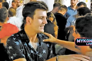 Οι «αταξίες» του Χάρι Μαγκουάιρ στη Μύκονο