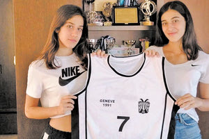 Οι αδελφές Ελένη και Ιωάννα Στεφανάκη