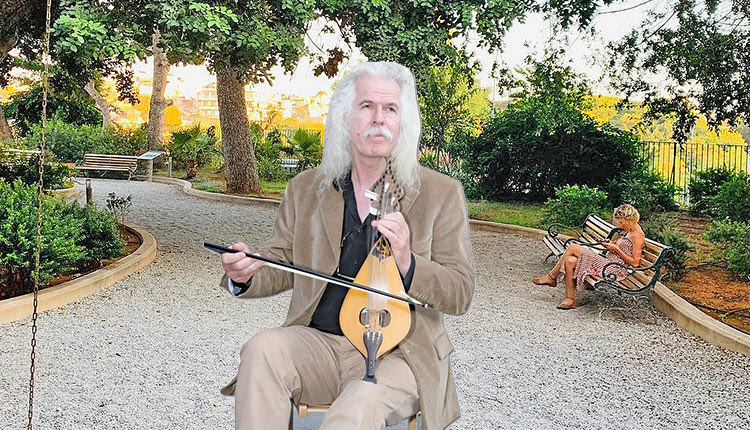 Ο Ross Daly και η μουσική του ομάδα στον κήπο του Αρχαιολογικού Μουσείου