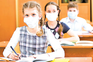 μαθητές με μάσκα