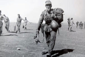 Η φωτογραφία της ημέρας: Κρήτη, Μάιος 1941. Άνδρας των γερμανικών ορεινών στρατευμάτων στο αεροδρόμιο του Μάλεμε