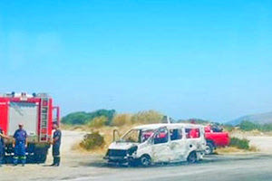 φλεγόμενο βανάκι επί της εθνικής οδού Ηρακλείου-Ρεθύμνου