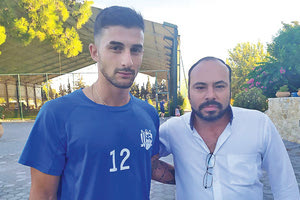 Ο Καταχιώτης με τον παράγοντα του Πόρου κ. Φουκαράκη