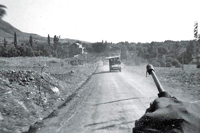 Η φωτογραφία της ημέρας: Γερμανική φάλαγγα στο Τυμπάκι. Κρήτη 1942