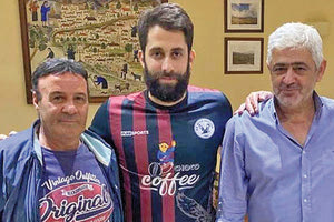 Στον Αετό Ανωγείων που φέτος θα συμμετάσχει στην Α2 ΕΠΣΗ, επέστρεψε μετά από 10 χρόνια ο Χρήστος Καλομοίρης