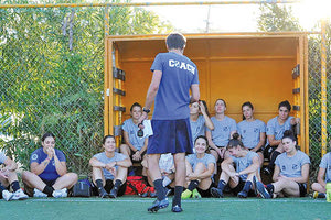 , η γυναικεία ομάδα του ΟΦΗ έκανε την πρώτη προπόνησή της, υπό την επίβλεψη του Πέτρου Μαρινάκη