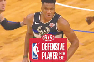 Ο Γιάννης Αντετοκούνμπο έφτασε σε ακόμη ένα ιστορικό επίτευγμα καθώς  αναδείχθηκε Αμυντικός της Χρονιάς στο ΝΒΑ