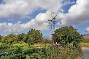 Το “Knossos Beach” στηρίζει την ανακατασκευή των ανεμόμυλων στο Οροπέδιο Λασιθίου