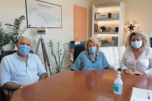 Τη διοικήτρια της 7ης Υγειονομικής Περιφέρειας Κρήτης, Λένα Μπορμπουδάκη, επισκέφτηκε η Μαίρη Παχιαδάκη και ο συντονιστής Έργων του Συνδέσμου Μελών Γυναικείων Σωματείων Ηρακλείου