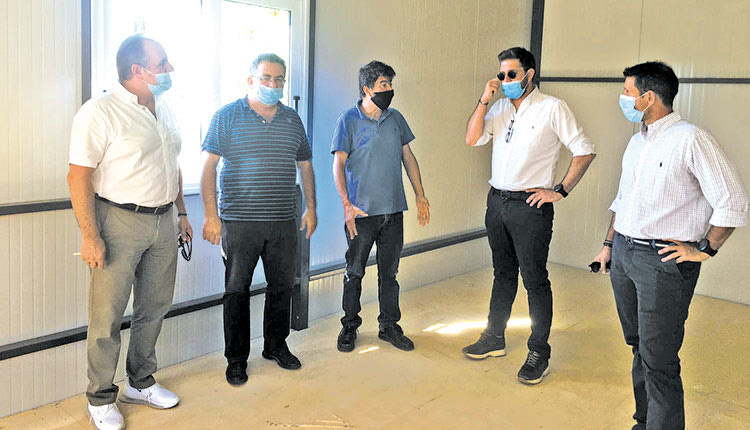 Ο δήμαρχος Μαλεβιζίου Μενέλαος Μποκέας με τον αντιδήμαρχο Παιδείας Χαράλαμπο Κουτσογιάννη, τον αντιδήμαρχο Τεχνικών Έργων Γιώργο Πετούση και τον πρόεδρο της Δευτεροβάθμιας Σχολικής Επιτροπής Ανδρέα Παντερή έκαναν αυτοψία στο χώρο του Γυμνασίου Γαζίου