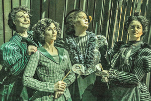 » το κορυφαίο συμβολιστικό έργο της ελληνικής πεζογραφίας, η «Κερένια Κούκλα»