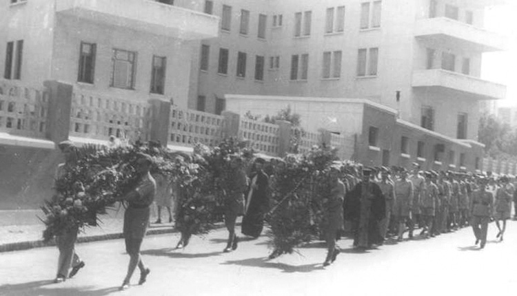 Κάιρο, Σεπτέμβριος 1943. Κηδεία Αντώνη Γρηγοράκη-Σατανά.(φωτογραφίες Γιώργος Τζωράκης)