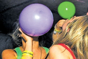 Εμφανίστηκε ξανά το “αέριο γέλιου” στις τουριστικές περιοχές