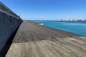 Πιο άνετο το περπάτημα στον λιμενοβραχίονα