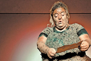 Η «Δεσποινιά»  των Καπετανιανών επιστρέφει με  «Το Υπερωκεάνιον»