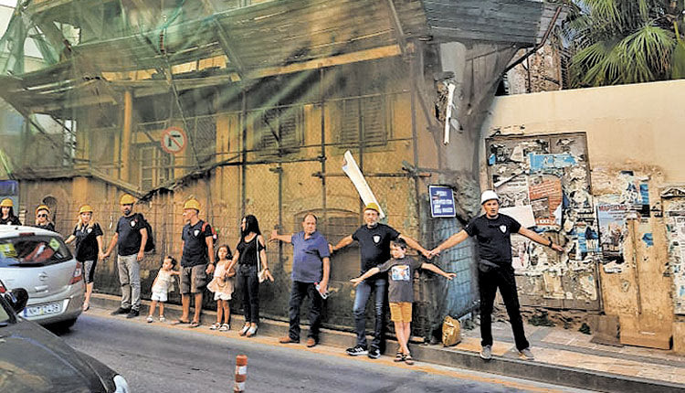 “Ανθρώπινη Ασπίδα” για να μην καταρρεύσουν τα ετοιμόρροπα