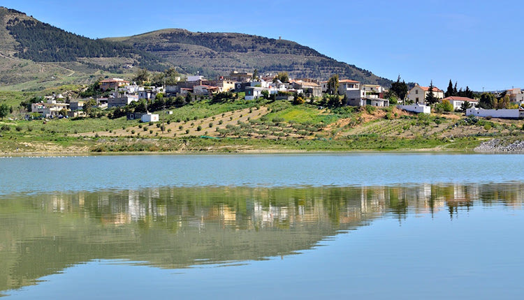 Η λιμνοδεξαμενή στα Δαμάνια