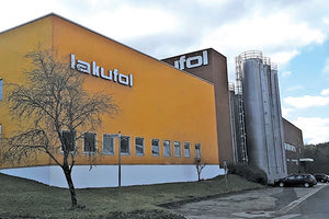 επένδυση εκτός των Ελληνικών συνόρων προχώρησε ο Όμιλος Καράτζη εξαγοράζοντας πλειοψηφικό ποσοστό συμμετοχής στην Γερμανική εταιρεία BSK & Lakufol Kunststoffe GmbH.