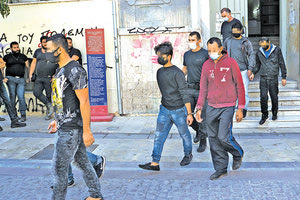 Ελεύθεροι με περιοριστικούς όρους αφέθηκαν οι 22 Πακιστανοί