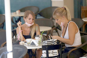 Η εστίαση δέχεται το μεγαλύτερο πλήγμα από την πανδημία