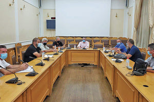 Σύσκεψη στην Περιφέρεια συγκάλεσε ο αντιπεριφερειάρχης Πρωτογενούς Τομέα Μανόλης Χνάρης με τους εκπροσώπους των Αγροτικών Συλλόγων στην Κρήτη, παρουσί