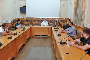 Σύσκεψη που πραγματοποιήθηκε στην Περιφέρεια με εκπρόσωπους του κλάδου επισιτισμού και διασκέδασης