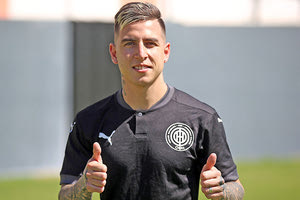 Ο Ναζαρένο Σολίς με τη φανέλα του ΟΦΗ