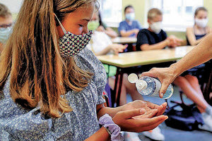 Στα σχολεία με την πανδημία