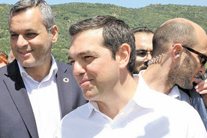 Τσίπρας με τον Ηρακλειώτη βουλευτή Χάρη Μαμουλάκη