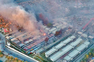 Στον καταυλισμό της, ο οποίος καταστράφηκε ολοσχερώς μετά τη φωτιά που ξέσπασε