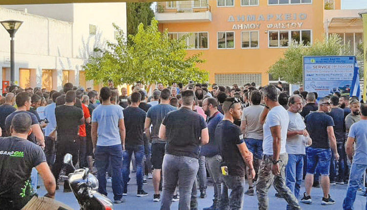 Πριν το Τυμπάκι οι... διαδηλωτές συναντήθηκαν στον Δήμο Φαιστού